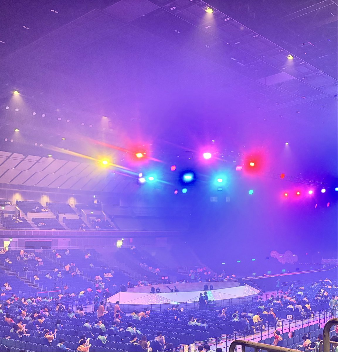 kouzi86's tweet photo. 苦節3回目…
きゅーすとライブにて
とうとう天空の番人（天井）
を卒業しました😭😭😭

センステ意外と近いしトロッコ来たらマジ大歓喜😭😭😭
＃きゅーすと
＃CUTIELAND
＃横アリ https://t.co/qIt0Xt4F04
