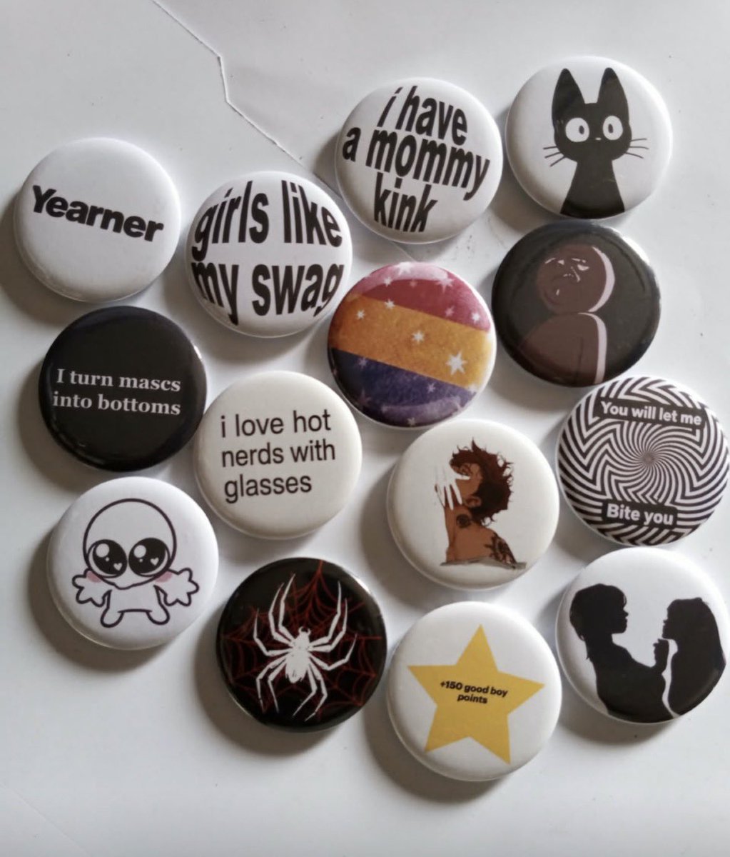 _yutchay's tweet photo. I’ll be giving out some pins (queer themed) at V7
Find me🫠 #groupcollective https://t.co/4nD2dLnKD1