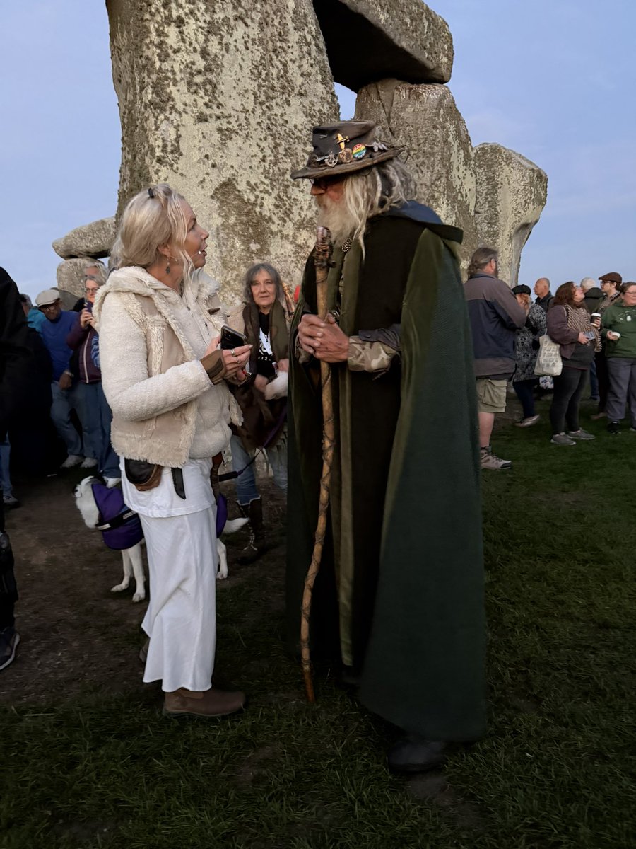 ST0NEHENGE's tweet photo. A wonderful Autumn Equinox at Stonehenge (not Spring )😀 #toomuchmead https://t.co/BmVoERkmAO