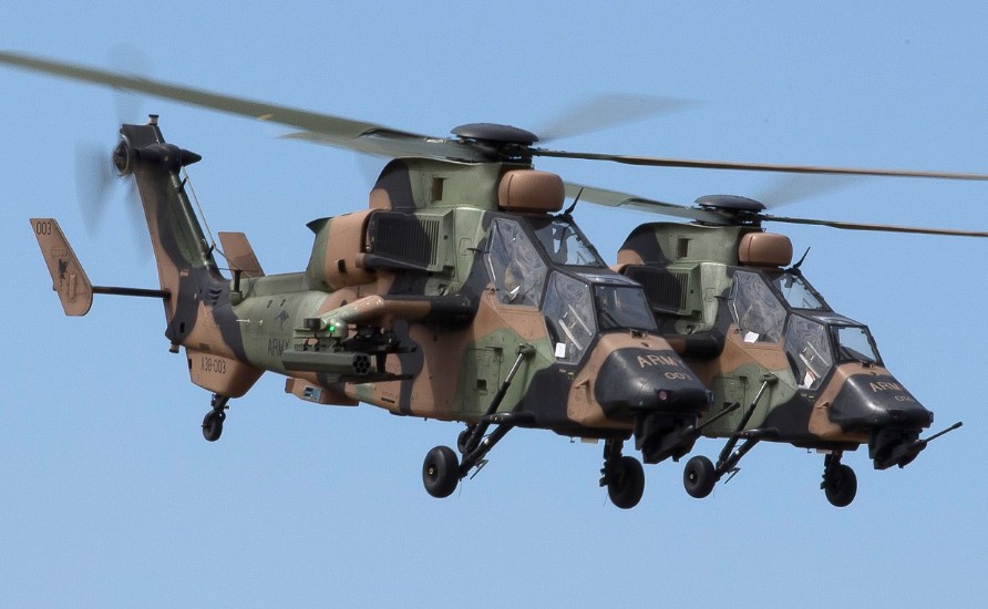 DefenseMirror's tweet photo. Australian Army Ends Tiger Helicopter Operations, Shifts to Apache Fleet::
https://t.co/XwSgtUwAAg
#AustralianArmy #ApacheHelicopter #ARHTiger #MilitaryAviation #DefenceNews #Darwin #Townsville #ArmyAviation #GlobalSecurity https://t.co/MKhAeuYdoU