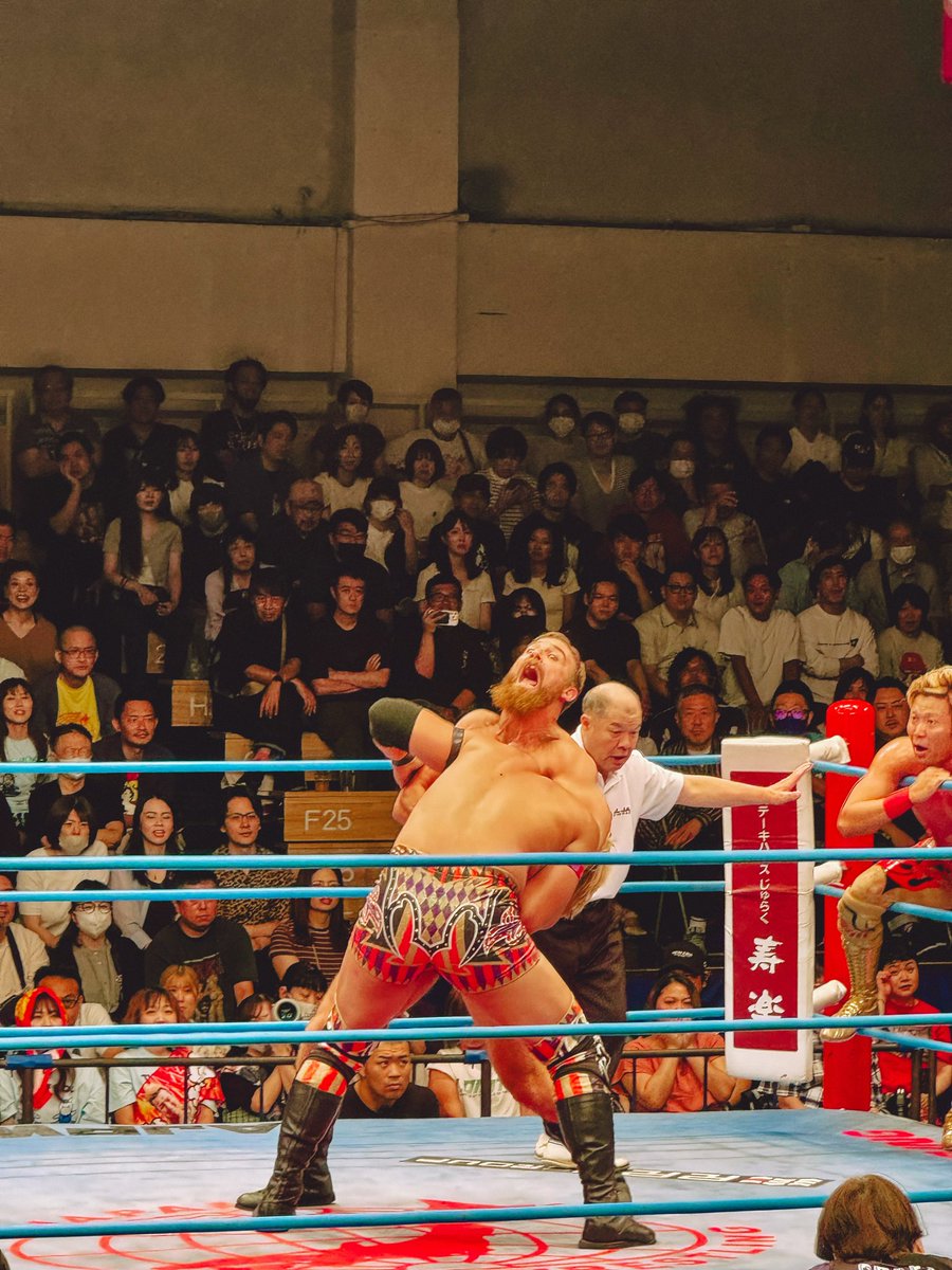 hamuryoko07's tweet photo. 綾部とティム観れて嬉しかった。
もっと観たいので最強タッグ出ますよね？帰らないでください。帰しませんよ！ https://t.co/sXWz2WgrCv