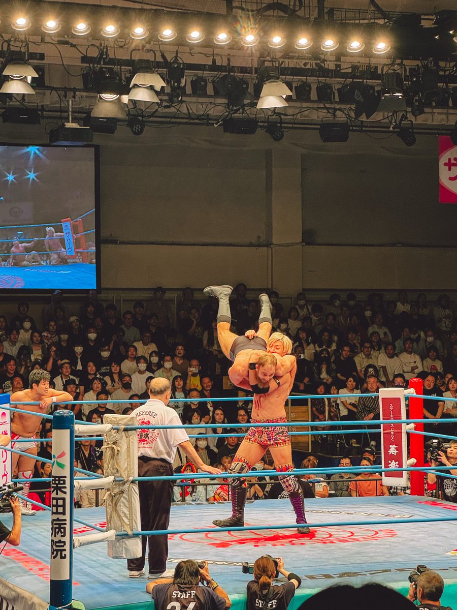 hamuryoko07's tweet photo. 綾部とティム観れて嬉しかった。
もっと観たいので最強タッグ出ますよね？帰らないでください。帰しませんよ！ https://t.co/sXWz2WgrCv