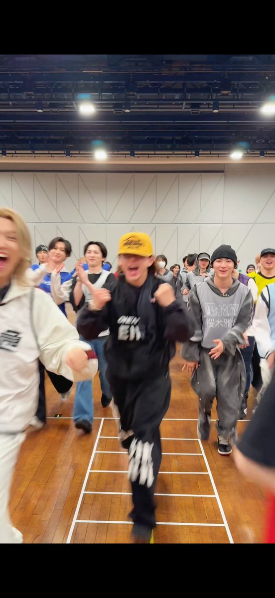 ameme_kirameki's tweet photo. 吉田さんのドラマのモラハラ彼氏役、どう考えても身内に対する発言っぽいし、クールっぽく結構ふざけることもある青だし、引用見るとやっぱり池田彪馬くんじゃないかって予想してる方が多いけど、だとしたら今年のエビライ裏で吉田さんと彪馬くんがやたらとくっついてたのってそういうこと？？🤔 https://t.co/MnSEKaj4Kt