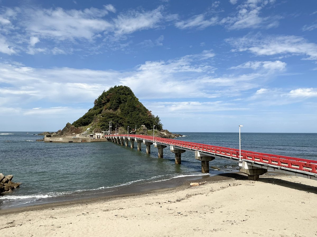 onseniii's tweet photo. 由良海岸に来ました！日本の夕陽百選ですね
白山島には歩いて渡れます😃 https://t.co/SFUFLYGcGt