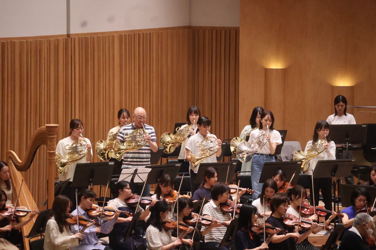 chubuphil's tweet photo. 創立25周年記念特別演奏会リハーサル始まりました❗️
指揮は当団首席客演指揮者 #飯森範親 、
特別客演コンサートマスター #山口裕之 です。
26日(土)15:00より小牧市市民会館にて❗️
ご来場お待ちしております✨
本日の写真は4楽章のホルン立奏📸
#中部フィル https://t.co/A0XLTgbfic