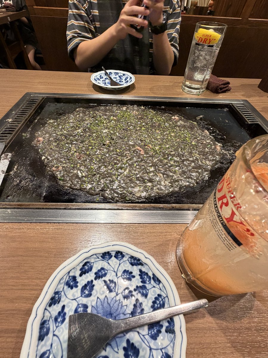 5n2_w's tweet photo. もんじゃ食べてGODIVA飲んで優雅な休日だ〜 https://t.co/GYVG6RJVPR