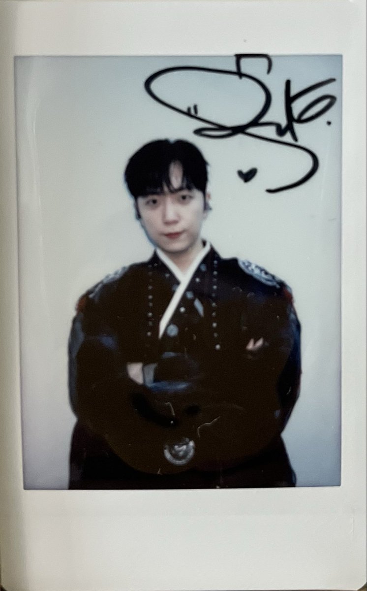 smallnuriwow's tweet photo. 난생 처음 가져보는 사인 폴라로이드!! ^^
하나 가지니 넷 다 모으고 싶은 욕심이!! ㅋㅋ https://t.co/cUWShKD2Kh