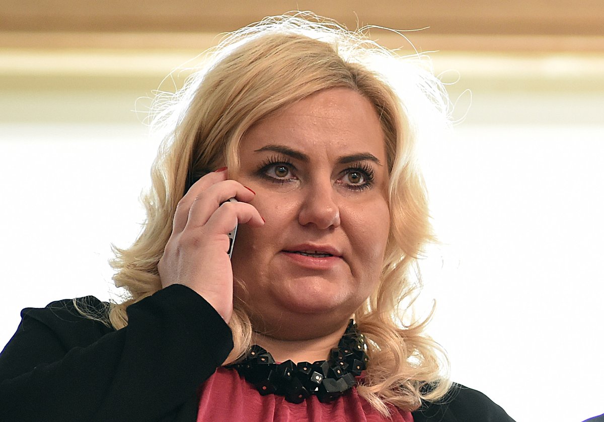 KrzysiekWSK's tweet photo. Anna Plakwicz , która od sierpnia 2025 jest dyrektorką Biura Wydarzeń Krajowych w Kancelarii Prezydenta Karola Nawrockiego została zatrzymana przez CBA w śledztwie w sprawie nieprawidłowości w Polskiej Fundacji Narodowej. https://t.co/RGKr4b0hQD