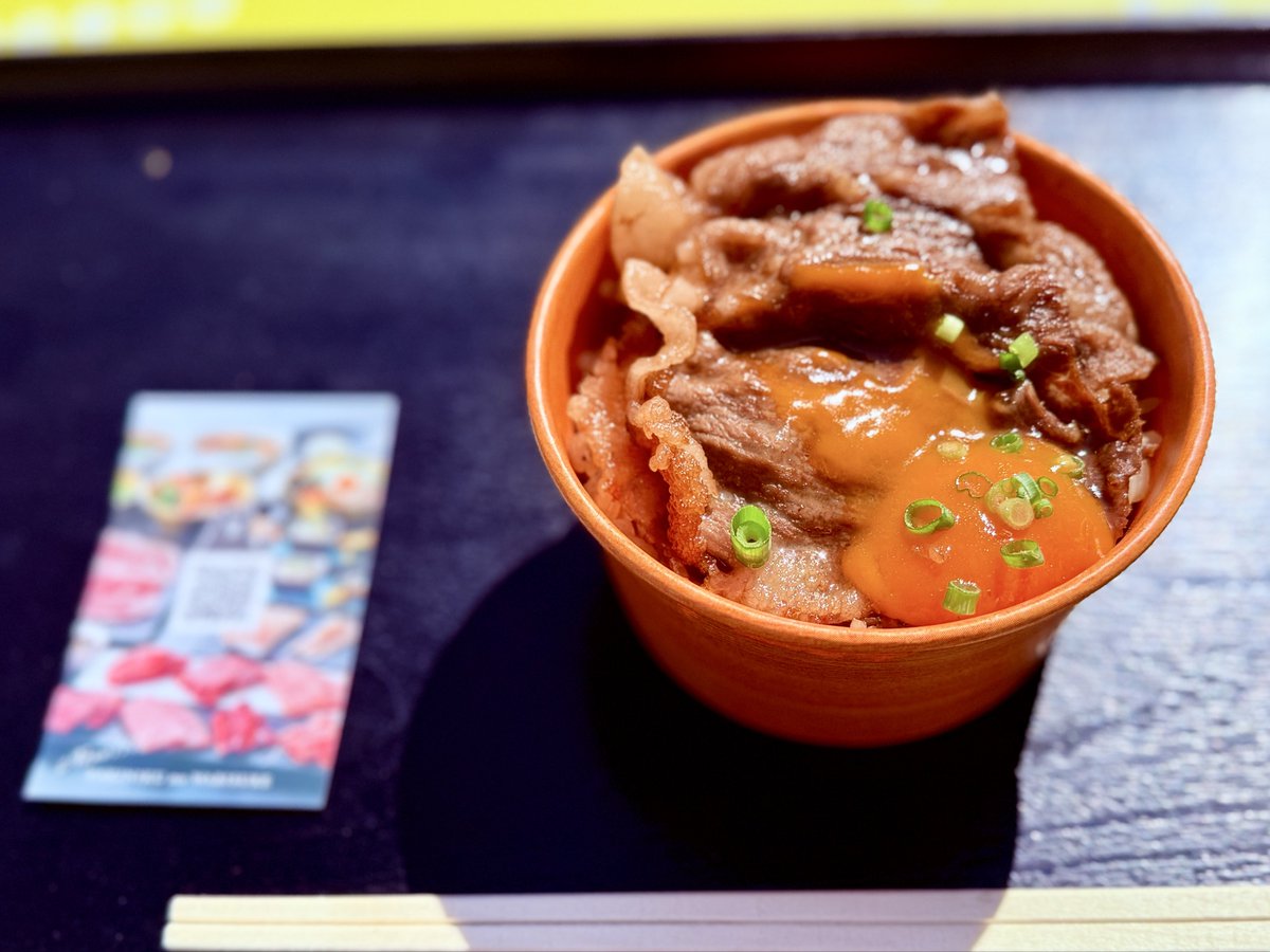 Coo_Me's tweet photo. #オータムフェスト 参戦！
まずは肉！ということでお肉じゅっ丁目で『ふらの和牛サーロインの焼きすき丼』をいただきます。
時々プレドでキッチンカーを出店されてるわびす��さん、すすきのに移転されるそうです。行かねば https://t.co/DWHiUUkAfR