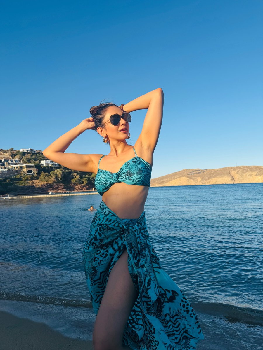 correcto007's tweet photo. Mommy is back, rakul baby with her bikini show ...and very special armpits show 🤤,  open the full Pic ZOOM in, and start sucking your BI BUDS dicks https://t.co/W7zUg8DCms