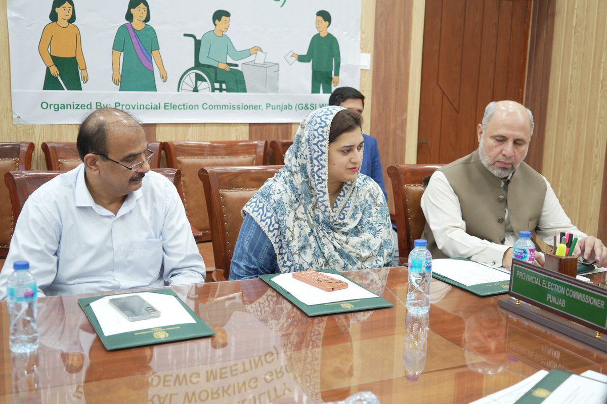 AhsanBari9's tweet photo. جینڈر اینڈ ڈس ایبلٹی الیکٹورل ورکنگ گروپ (GENDER AND DISABILITY ELECTORAL WORKING GROUP) کا اہم ترین اجلاس صوبائی الیکشن کمشنر، پنجاب کے دفتر کے کمیٹی روم میں منعقدہ اجلاس میں شرکت۔جس کی صدارت صوبائی الیکشن کمشنر شریف اللہ نے کی۔
@ECP_Pakistan https://t.co/j2I5prfmuZ