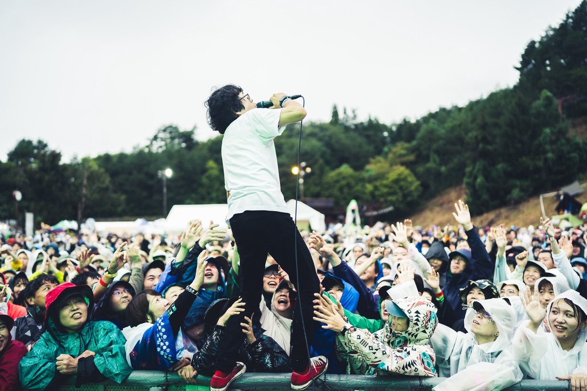 YamaokaTomotake's tweet photo. WHITE ASH9年ぶり風とロック芋煮会ありがとうございました

再始動初フェスが芋煮会でよかった
ただいまおかえりとみんなの笑顔が何より嬉しかった

演者(味噌)とファン(具)の心が0距離の最高の村祭り

これからもずっと一緒に美味しい芋煮作りましょうね🧙🏻‍♀️
#風とロック芋煮会
#SeptemberJAM
📸@KA2ADP https://t.co/RY4ASpvdZL