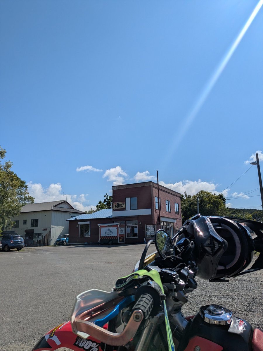slow969100's tweet photo. https://t.co/jJmP0HAxVk APPLEの聖地を遠目に👀 https://t.co/HCqbsqwcLu