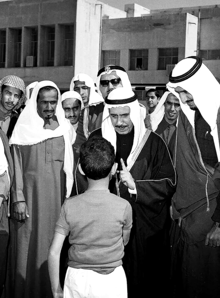 nawafalhamly's tweet photo. الملك سلمان بن عبدالعزيز والامير الراحل الشيخ صباح السالم الصباح ورئيس الحرس الاميري الراحل الشيخ سالم الحمود الصباح .. معهد العاصمة النموذجي عام ١٩٦٦ https://t.co/ifRcZEWKfM