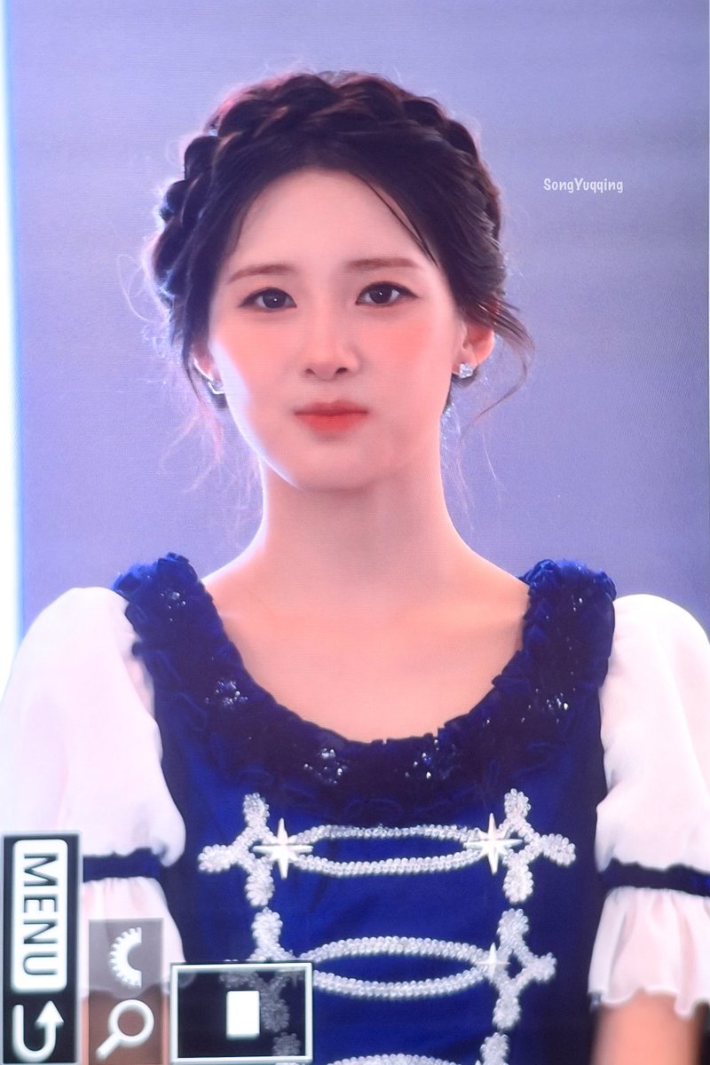 SongYuqqing's tweet photo. 엥? 큐비왔는데 라잇썸분들 계심
#라잇썸 #나영 https://t.co/kZfnqHVGnv