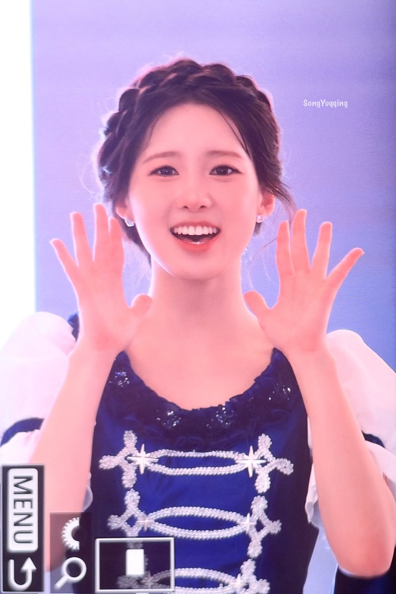 SongYuqqing's tweet photo. 엥? 큐비왔는데 라잇썸분들 계심
#라잇썸 #나영 https://t.co/kZfnqHVGnv