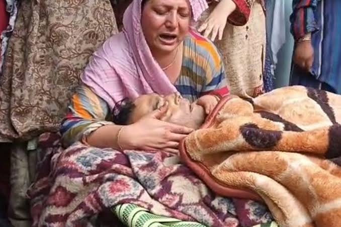 iemabhay's tweet photo. Arey yeh kisko kutto ki tarah maar maar ke kashmir se Bhagaya?🙄 https://t.co/vvdzdpDny1