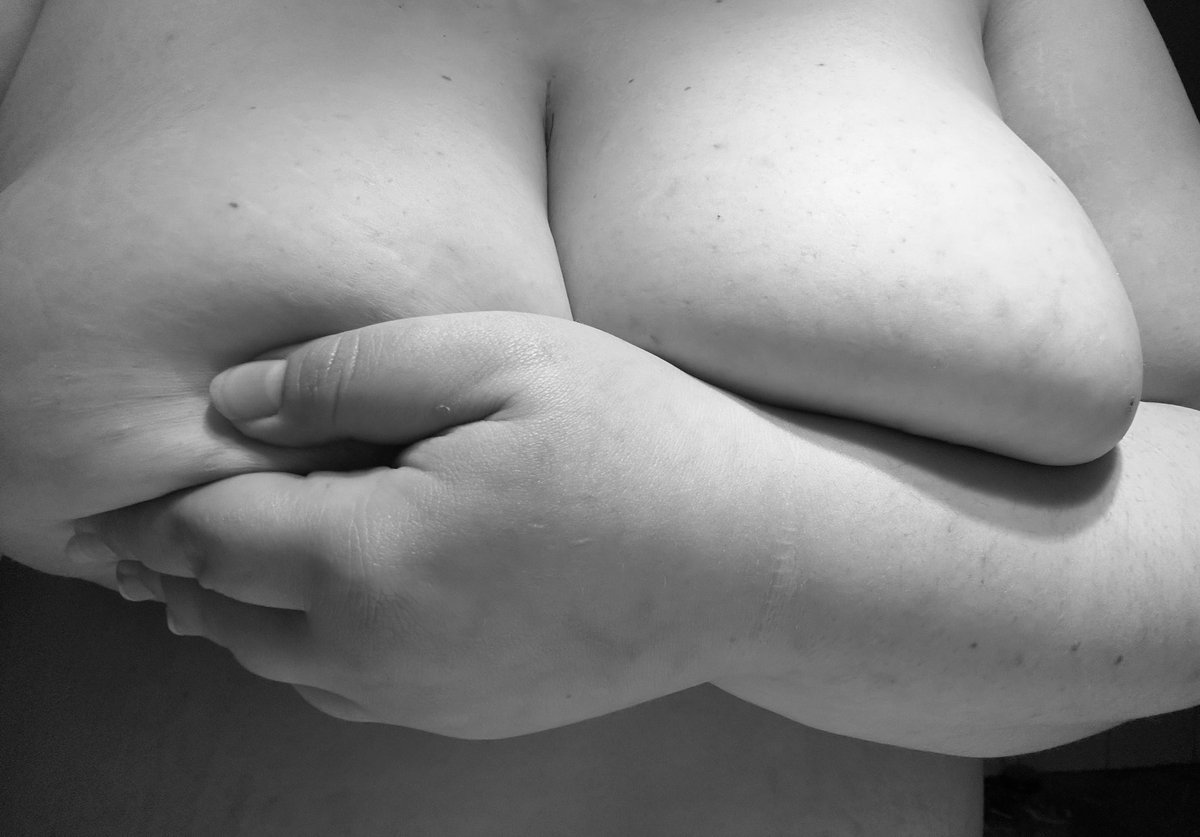 hrnyndsad's tweet photo. ˚ʚ♡ɞ˚  hii!! ˚ʚ♡ɞ˚

⋆ kinda new to #nsfwtwt 
⋆ she/her  
⋆ straight
⋆ chubby/fat
⋆ sub 
⋆ soft &amp; hard kinks
⋆ dms open <3  

looking for moots ᢉ𐭩 

#nsfwtwtًً https://t.co/ordjiGaPBR