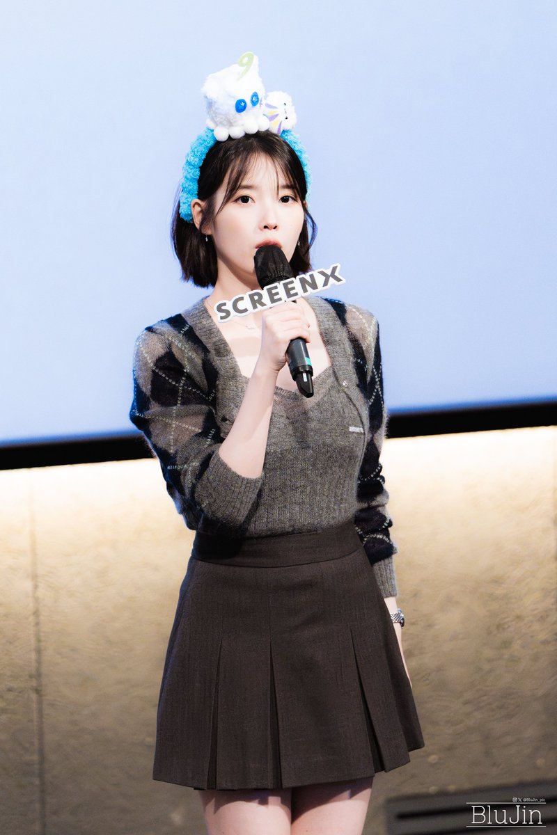 BluJin_pic's tweet photo. [26.09.20] #아이유 #무대인사 #IU #유애나 #UAENA #CGV https://t.co/R03desrmrW