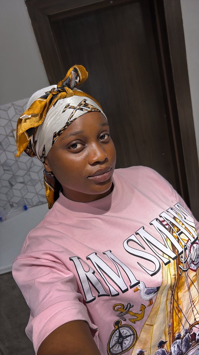 tall_chilizzyy's tweet photo. I would rather keep getting beaten by a man that pays my bills and take care of my parent so much that I don’t have to worry than stay with one that doesn’t beat me and don’t pay my bills. https://t.co/uDFZ18i0rR