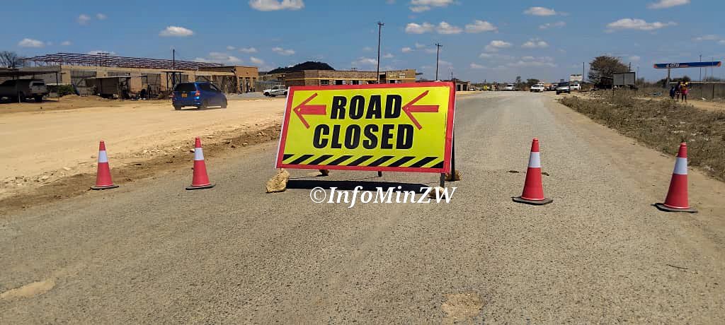 nickmangwana's tweet photo. GOVERNMENT REHABILITATES 53KM MBERENGWA-SANDAWANA ROAD TO BOOST CONNECTIVITY AND ECONOMIC ACTIVITY

Government, through Mutapa Energy Investments, has embarked on rehabilitation of the 53km Mberengwa-Sandawana Road, a project expected to improve connectivity, ease travel, shorten distances and stimulate economic activity including access to South Africa, with communities, Chief Bvute and DDC Mr Hlavati welcoming it as a testament to Government's commitment to modernising road infrastructure under the Second Republic.

#Vision2030