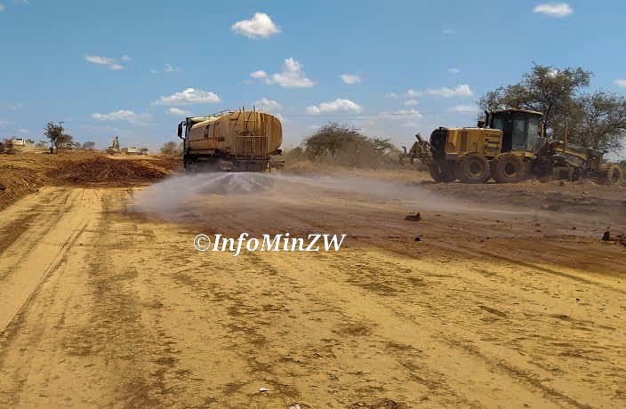 nickmangwana's tweet photo. GOVERNMENT REHABILITATES 53KM MBERENGWA-SANDAWANA ROAD TO BOOST CONNECTIVITY AND ECONOMIC ACTIVITY

Government, through Mutapa Energy Investments, has embarked on rehabilitation of the 53km Mberengwa-Sandawana Road, a project expected to improve connectivity, ease travel, shorten distances and stimulate economic activity including access to South Africa, with communities, Chief Bvute and DDC Mr Hlavati welcoming it as a testament to Government's commitment to modernising road infrastructure under the Second Republic.

#Vision2030