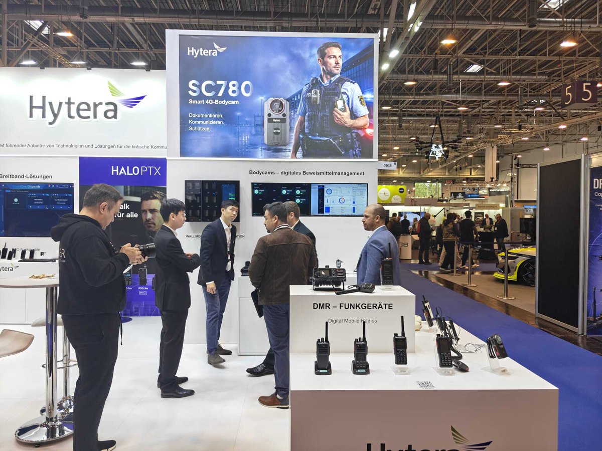HyteraEurope's tweet photo. 🚀 Hytera erstmals auf der #SecurityEssen! Halle 5, Stand 5D38 (22.-25.09.). Erleben Sie unsere #Bodycam & Lösungen für #ÖffentlicheSicherheit live. Tolles Feedback! Meeting buchen: https://t.co/SX0cao4W0D #Hytera #SecurityEssen2026 https://t.co/9qkLMaoXlW