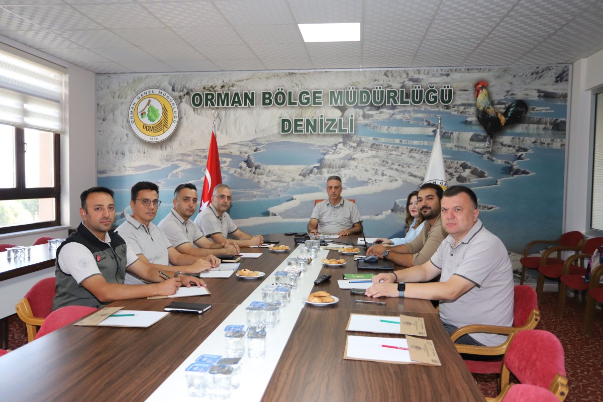 denizliobm's tweet photo. Denizli ilimizde Orman Gönüllüleri çocuklarımız için yapımı devam eden OGM Orman Okulu için Bölge Müdürümüz Ahmet Köle başkanlığında toplantı yapıldı. Toplantıda okulumuzun gelişimi için okul içindeki alanlarla ilgili projeler değerlendirildi. https://t.co/144w7m0aEH