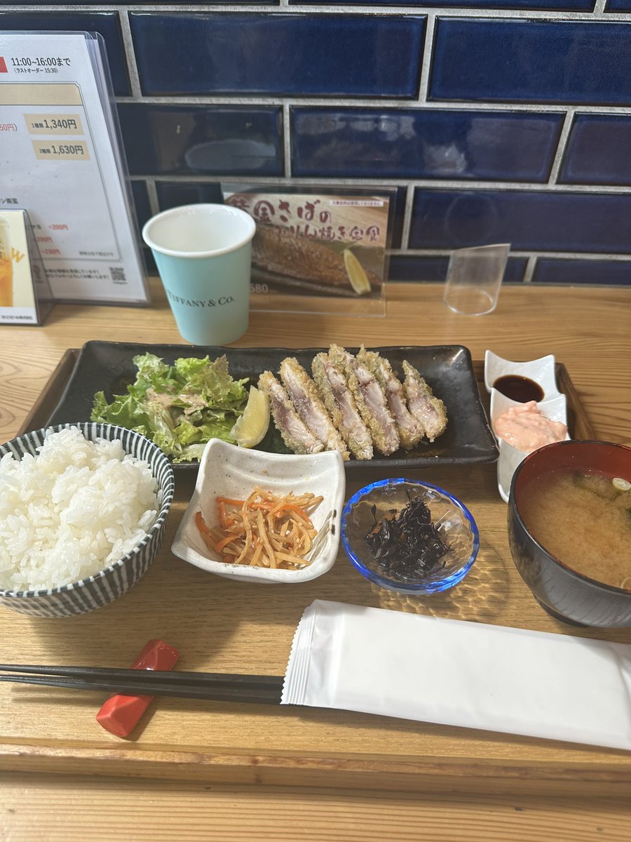 hotcakelate's tweet photo. 本気のあじふりゃー定食🐟

と今日も今日とてチーズケーキ！！！！
ここはカトラリーが可愛い😍美味しかった🤤 https://t.co/PGx2jZhDIu
