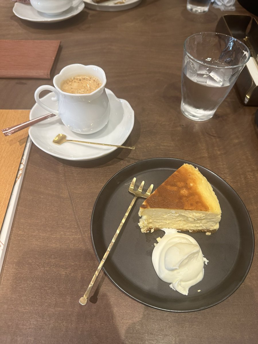 hotcakelate's tweet photo. 本気のあじふりゃー定食🐟

と今日も今日とてチーズケーキ！！！！
ここはカトラリーが可愛い😍美味しかった🤤 https://t.co/PGx2jZhDIu