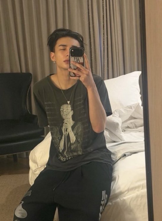 hyunminner's tweet photo. I think yall moved on too fast https://t.co/H5xWUGgRug