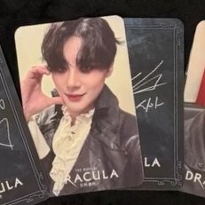 XIAinfo's tweet photo. [정보] od_musical IG

PHOTO CARD WEEK II 🌹

9/29(화)~10/5(월) 공연 관람 시,
드라큘라 포토카드 2종 SET를 드립니다

공연사진 ver.
Special Selfie ver.

https://t.co/lqiGjRhhey
#김준수 #XIA #준수 #시아준수 #JUNSU #KIMJUNSU #XIAJUNSU #ジュンス #金俊秀 #드라큘라 #뮤지컬드라큘라 #샤큘 https://t.co/zKlCoREB4x