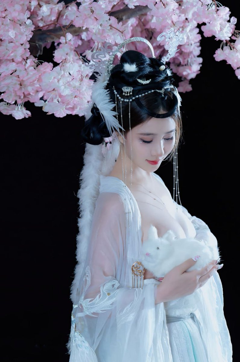 luckyrich886's tweet photo. 中秋快到了，需要女神骑乘券嘛，一起团团圆圆 #剧情 #文爱 #女神 #母狗 https://t.co/Gpv9Emj0Os