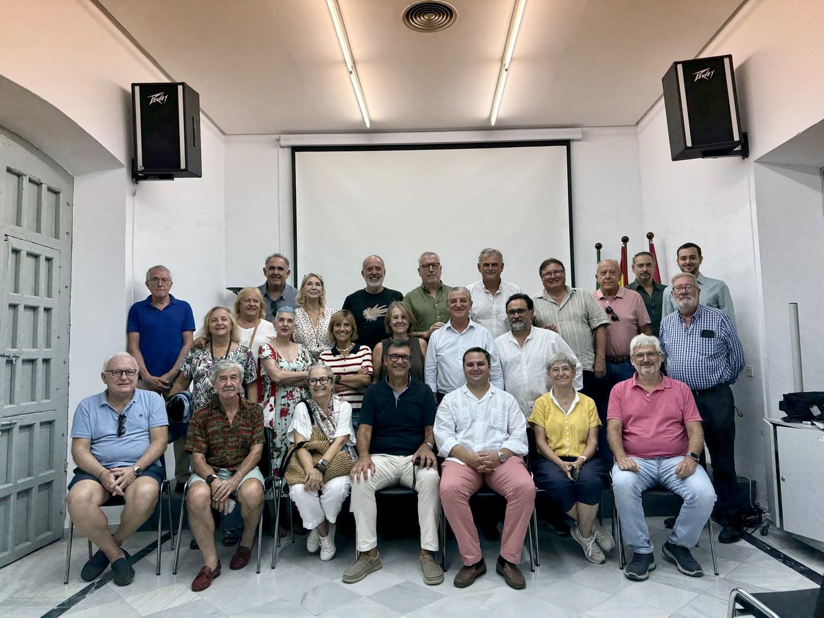 j_a_zamora_foto's tweet photo. Muchas gracias a todos los llenasteis la sala ayer donde vimos y hablamos de fotografía y al Colectivo Fotográfico Lucila organizador del evento. https://t.co/gvTBHK3ih4