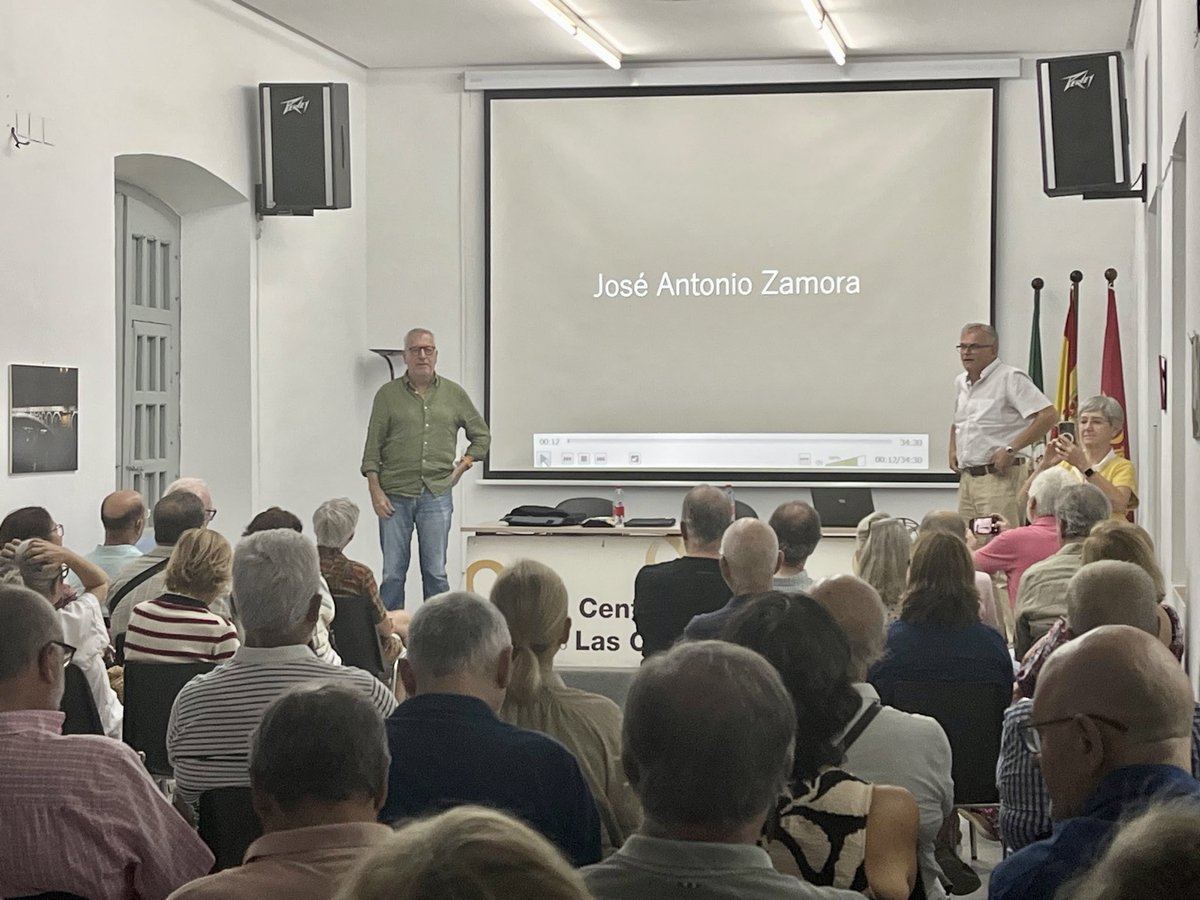 j_a_zamora_foto's tweet photo. Muchas gracias a todos los llenasteis la sala ayer donde vimos y hablamos de fotografía y al Colectivo Fotográfico Lucila organizador del evento. https://t.co/gvTBHK3ih4