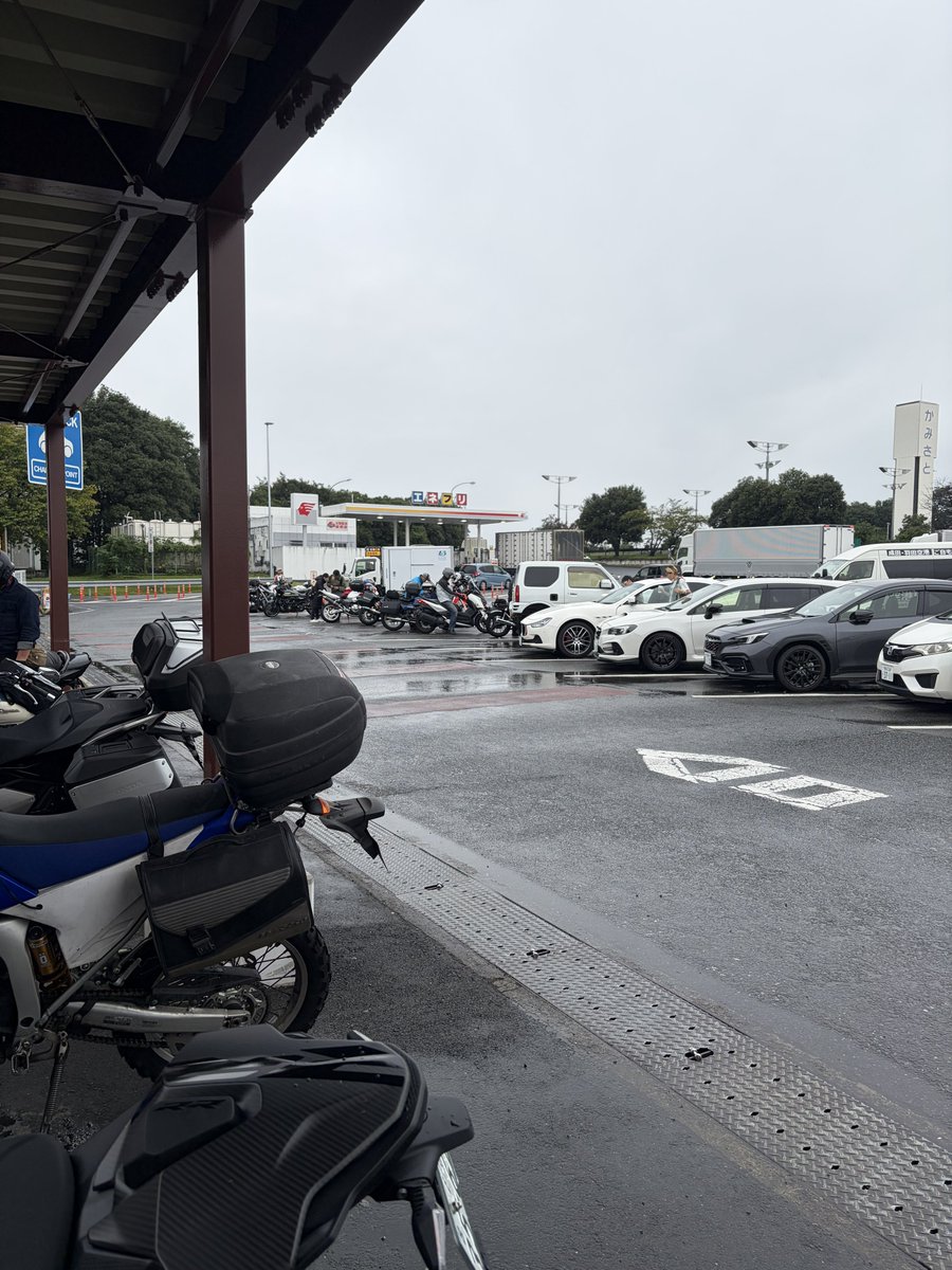 nis_seo's tweet photo. わたりや＠群馬県渋沢市

本日は伊香保方面へツーリング。ギリギリ雨降らないかなと思ってたら行きから降られたよ😂榛名湖まで行こうと思ったんだけど足元悪いんで安全とって途中で戻ることに。水沢うどん食べようとうどん街走ってたら青竹手打ちラーメンの看板を見つけて寄ってみた。 https://t.co/XoUiOwgXQy