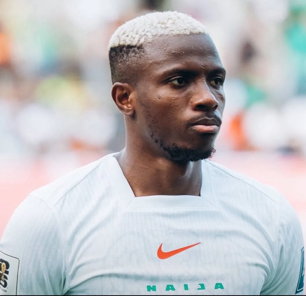 Thewrldbaby's tweet photo. Money really changed Victor Osimhen’s head shape 😳 https://t.co/R49Yhe4p5r