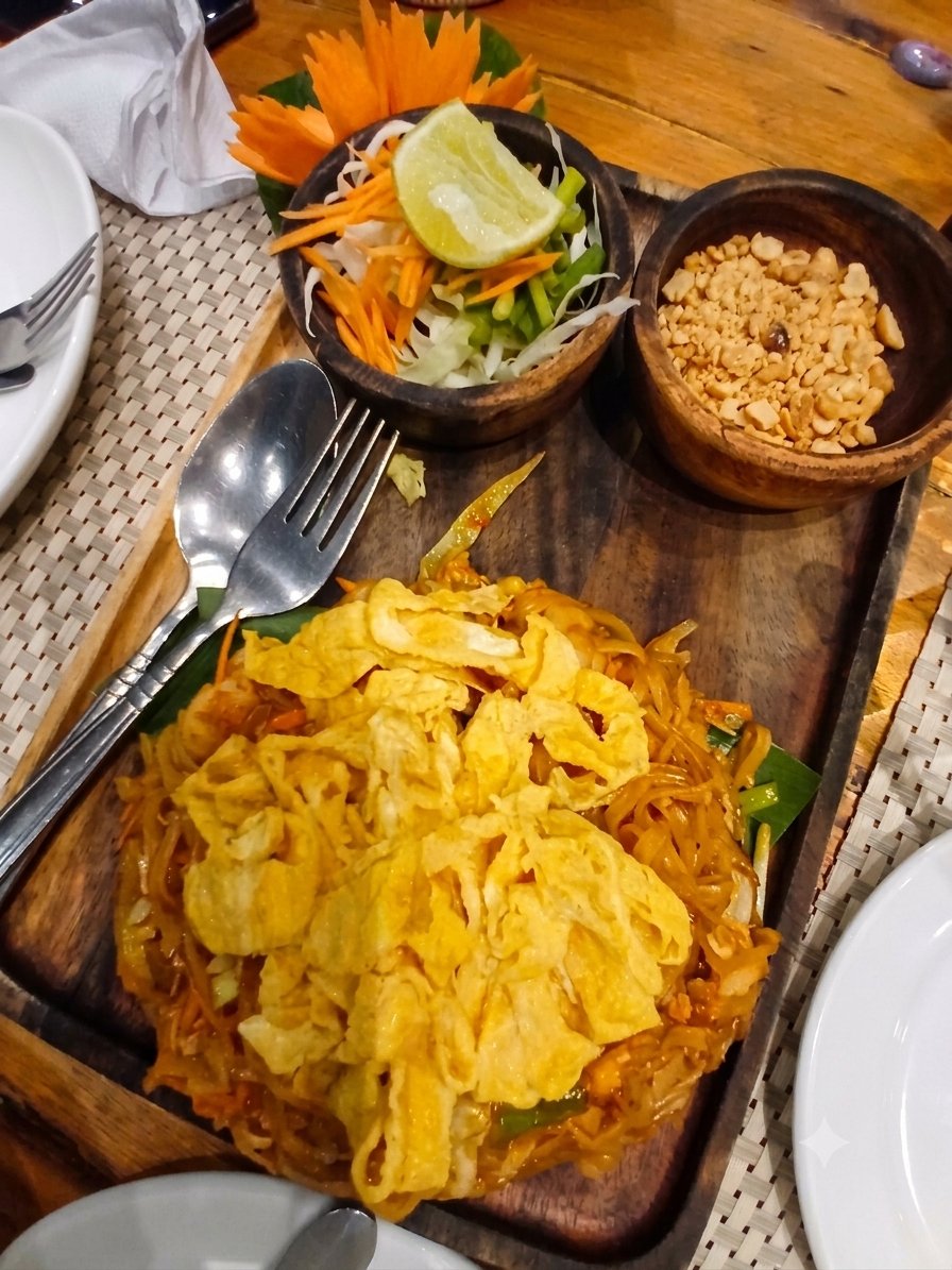 imranSa11984161's tweet photo. PAD THAI, ORCHID HOUSE, LAGOS, NIGERIA 🇳🇬: Authentic Pad Thai at Orchid House Thai. This place became my favourite and almost daily meals for Thai cravings. The best Thai food and the owner is super friendly! #Authentic #ThaiFood #PadThai #Foodie #Lagos #Nigeria🇳🇬 https://t.co/TsV2Yf7GFK