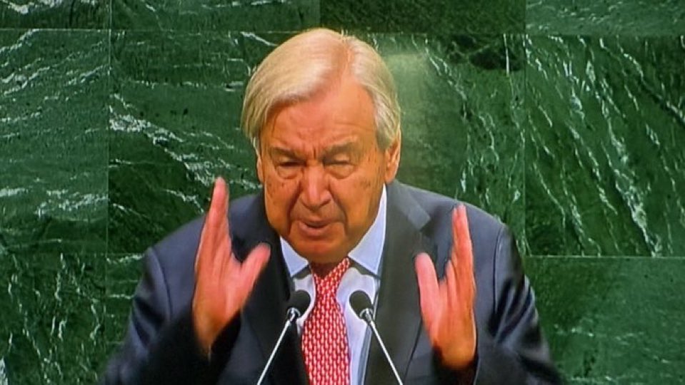 sdigiustizia's tweet photo. 🔴 GUTERRES: IL SILENZIO PIÙ SQUALLIDO DELLA STORIA DELL’ONU❗️❗️❗️

Guterres è la vergogna vivente della diplomazia globale. Persino chi vive in Medio Oriente lo schifa per il suo servilismo di parte.👇👇👇

Durante l’Assemblea Generale delle Nazioni Unite, il Segretario Generale non ha fatto alcun cenno al genocidio di 40.000 persone attribuito al regime islamico in Iran, né all’uccisione di 500.000 siriani da parte dei Pasdaran (IRGC). Allo stesso modo, non ha speso una sola parola sull’esercito guidato dai Fratelli Musulmani in Sudan, responsabile della morte di 80.000 musulmani e oltre 2 milioni di cristiani. Perché?
Via @amjadt25