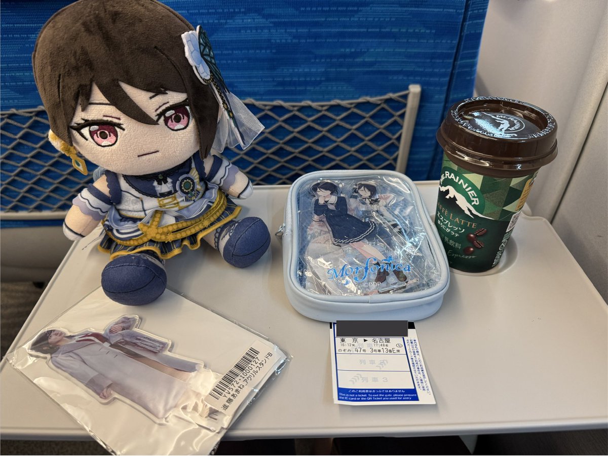 renanee18's tweet photo. 実は持ってたあまねすのアクスタも添えて〜🦋
2日間お疲れ様でした☺️
地元へ帰ります🚄
#Morfonica 
#八潮瑠唯
#進藤あまね https://t.co/jqCCCHFoWD