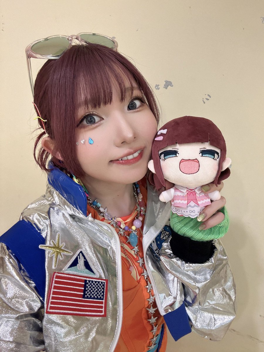mineda_mayu's tweet photo. 2nd EP楽曲多めのセトリにしてみました！

❶ ENTR'ACTE
❷ Love Leap Forth
❸ なむなむMeet You
❹ アイシダイ
❺ ベルベットケーキ
❻ GET OUT!!

だまぬさんと髪色ちょーおそろい♥️

#NAF26
#アニエラ https://t.co/EydX9JkNZw