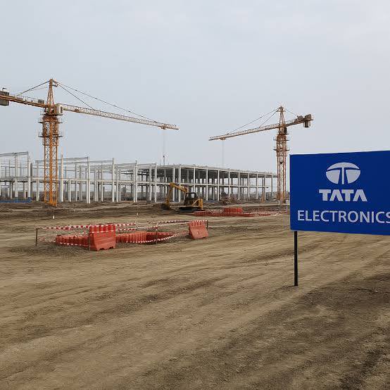Infograam's tweet photo. 🚨Tata Electronics Seals 8 Strategic Alliances to Boost Dholera Chip Fab:

Fujifilm: Investing ₹800 crore for an advanced materials plant.

L&amp;T Semiconductor: Combining chip design with Tata's foundry capabilities.

Nexperia: Manufacturing MOSFETs inside the 300mm fab. https://t.co/Inu2wCIuk7