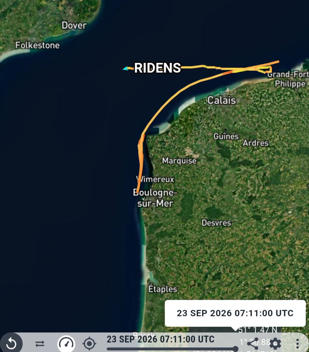 ActivePatriotUK's tweet photo. 🚨 INVASION ALERT 🚨 

Border Force are currently in the centre of the channel picking up a boat full of illegal immigrants that the French vessel 'Ridens' has been escorting across since 4am this morning 

🛑 STOP THE BOATS 🛑 https://t.co/ykEUUIZJC0