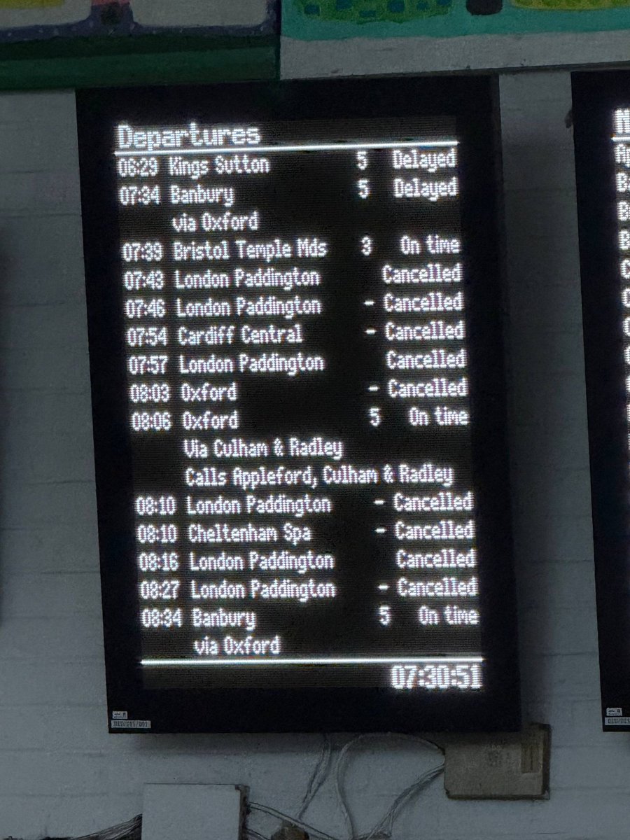laff_x's tweet photo. British transport everyone. https://t.co/HgQur9R0Aa