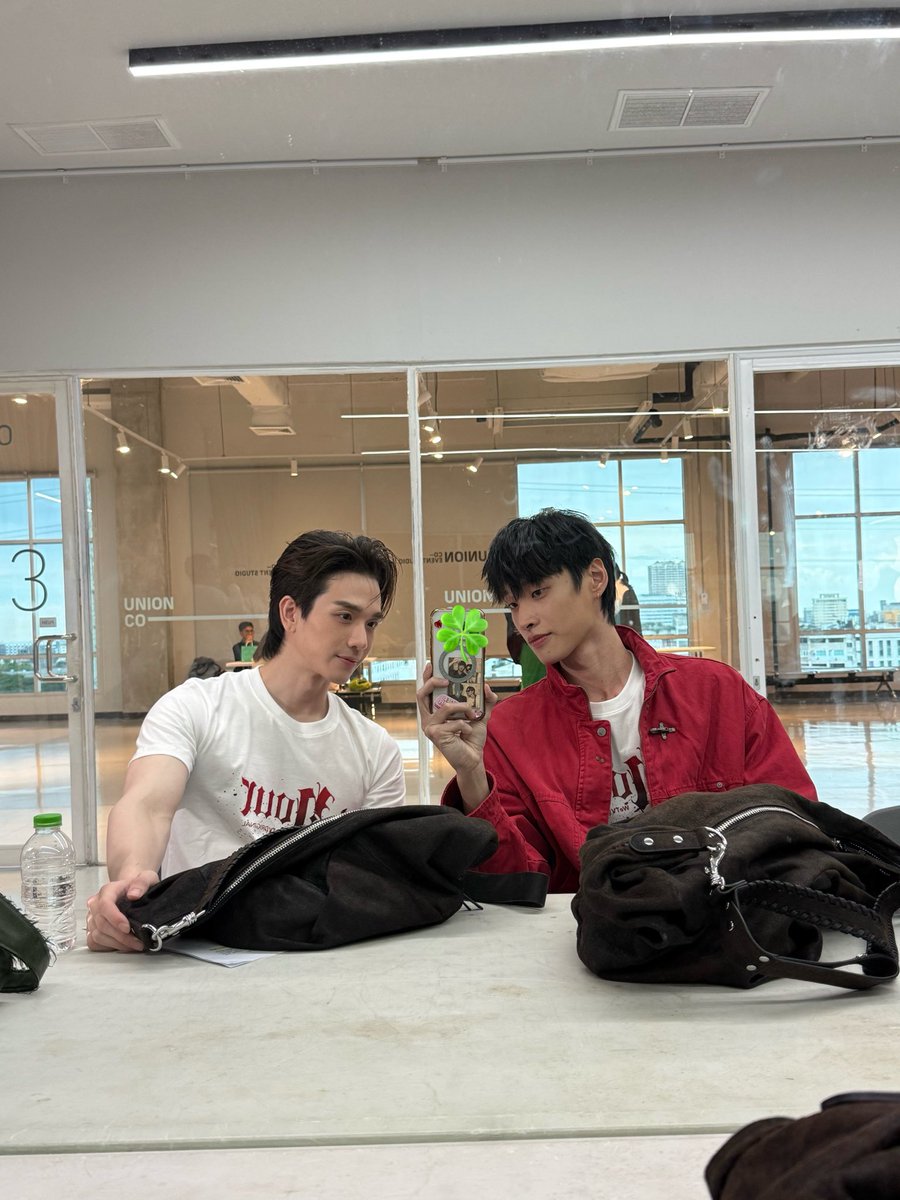 Bossptk's tweet photo. เย็นนี้เจอกันนะจ๊ะ

#bosstong 
#NourTheSeries https://t.co/odE14dyvCW