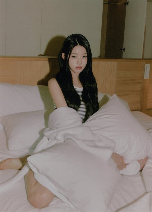 KFEETPOP's tweet photo. wonyoung https://t.co/Dr05gnkxnp