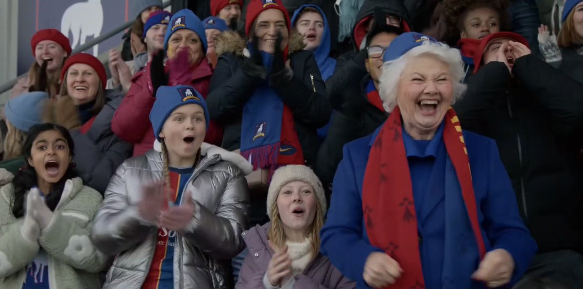 yulia_kuz's tweet photo. the girls 💙❤️ https://t.co/jB7Fj5J7rA