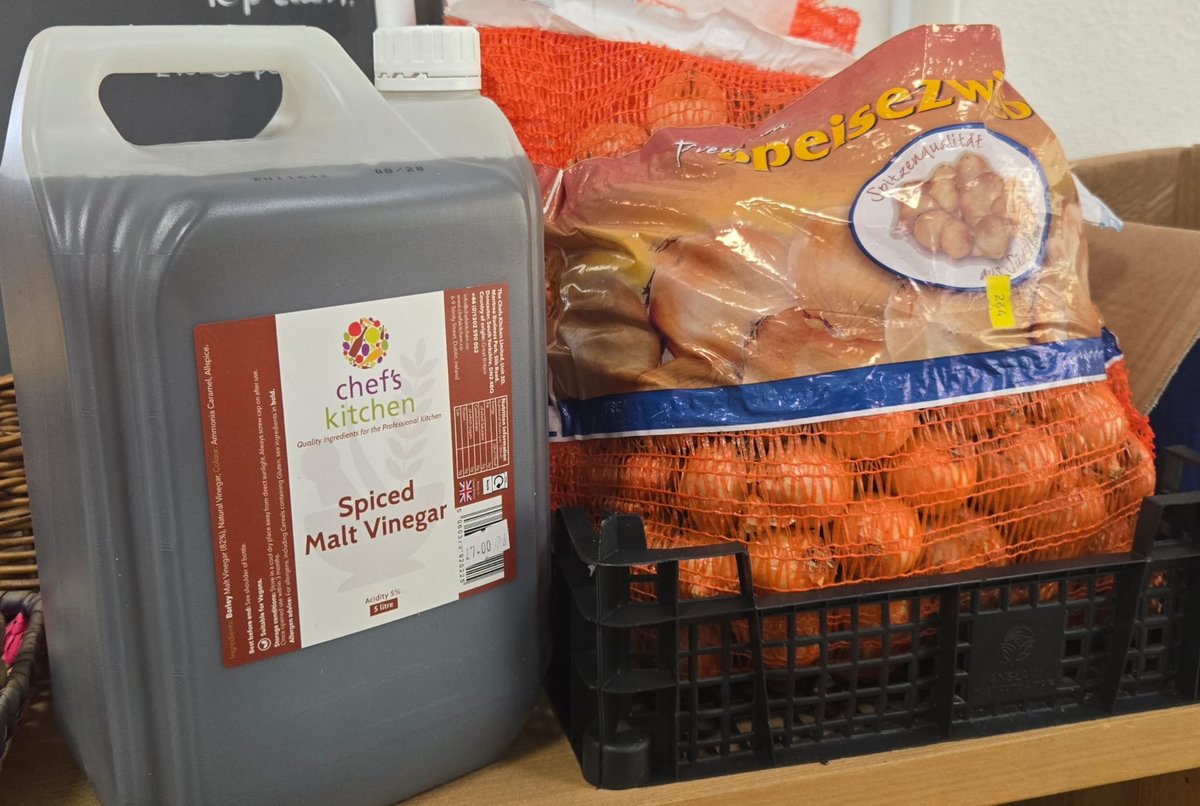 THBurroughs's tweet photo. It's that time of year - pickling onions are in! Large bags of onions and a bottle of spiced malt vinegar to make your seasonal jars ready for Christmas 👌🏻 https://t.co/UZcUS1yn0z