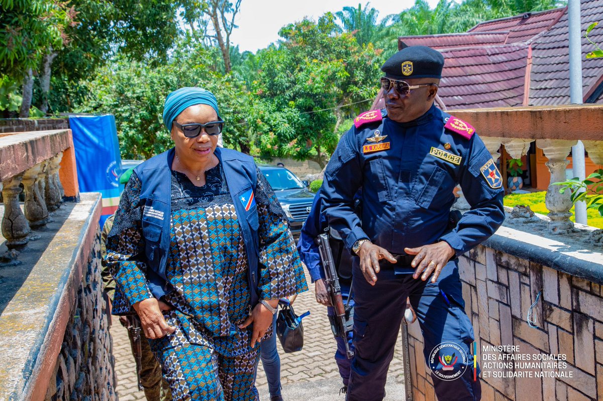 Evebazaiba's tweet photo. J’ai passé en revue avec la communauté humanitaire,la situation humanitaire,sécuritaire et sanitaire dans la province du Nord-Kivu.
Face à l’urgence,nous avons convenu de renforcer la collaboration dans la mobilisation humanitaire et dans la lutte contre la maladie à virus Ebola. https://t.co/7Hm3IIqb4J
