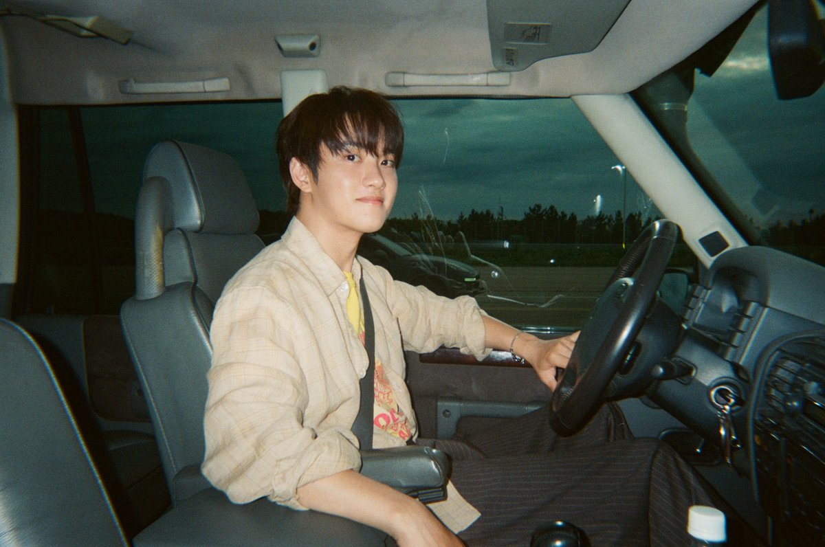 DOHKYUNGSOO_X's tweet photo. 도경수(D.O.) DOPAMINE - The 4th Mini Album 
BEHIND PHOTO DUMPS📸

#도경수와_따라따따따라따라
#됴파민 #Guitarist_DOPAMINE 
#Guitarist #기타리스트
#DOPAMINE #도파민
#도경수 #DOHKYUNGSOO https://t.co/7UA5qX8LhK